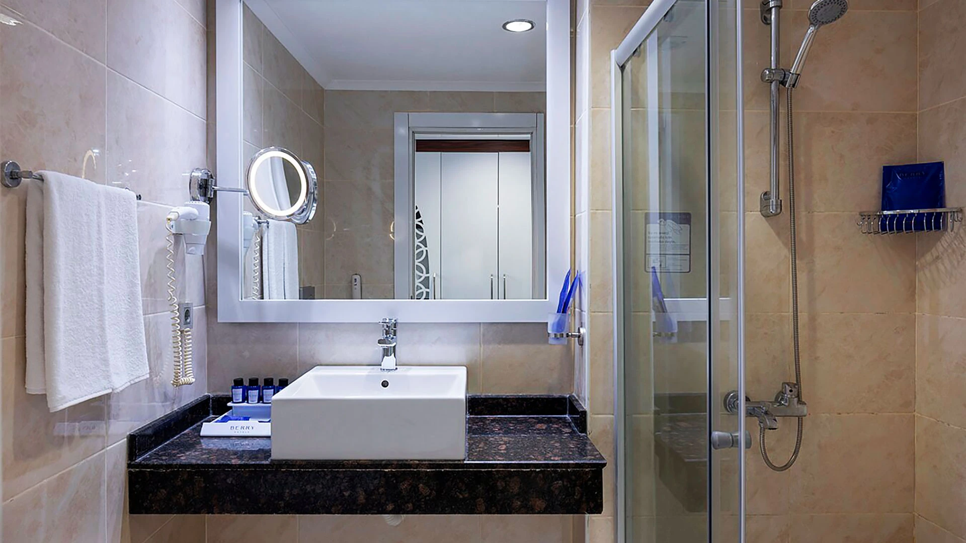 Berry Blue Hotel – снимка 21
